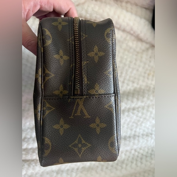 Pre-Loved Louis Vuitton Monogram Trousse Toilette 28 COSMETIC POUCH BAG - Picture 6 of 10